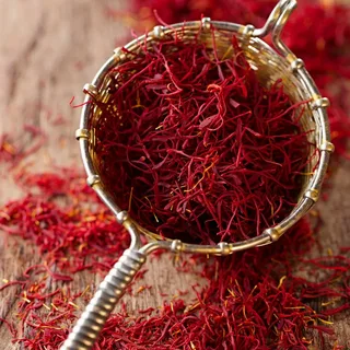 تصویر 2 از زعفران نگین بهرامن با رنگ سرخ طبیعی و عطر بی نظیر